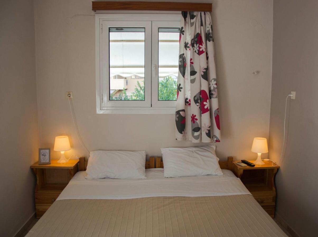 Drossinos Studios Poros Town Bagian luar foto