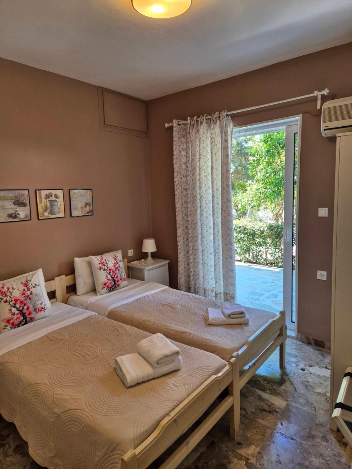 Drossinos Studios Poros Town Bagian luar foto