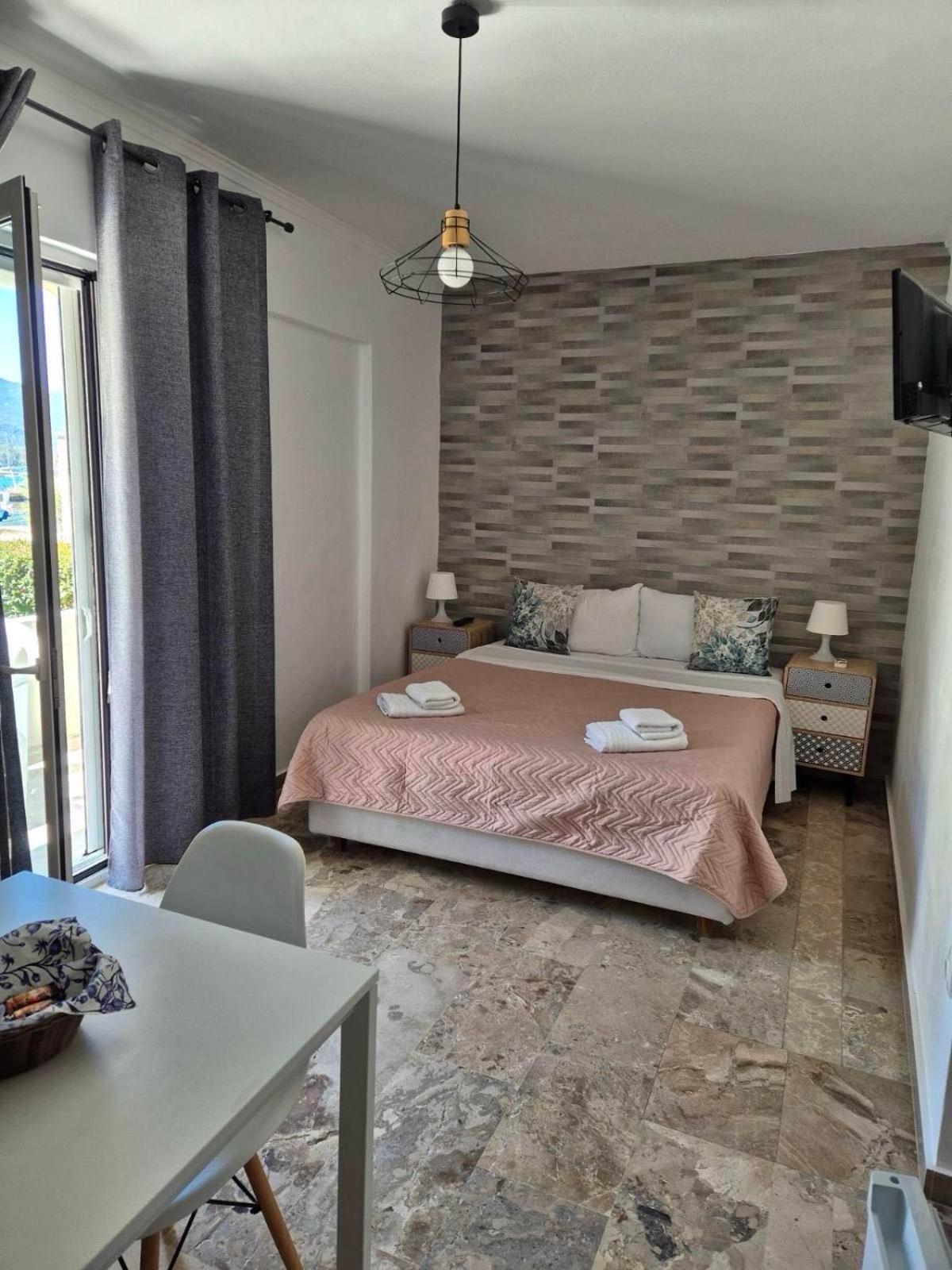 Drossinos Studios Poros Town Bagian luar foto