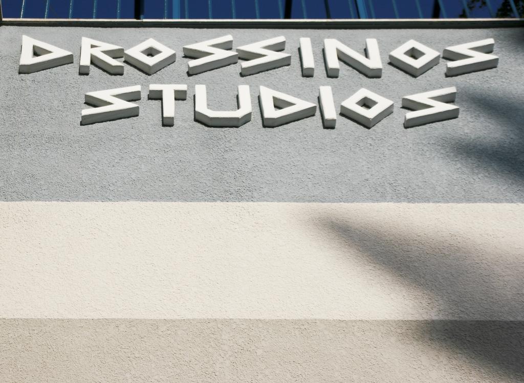 Drossinos Studios Poros Town Bagian luar foto