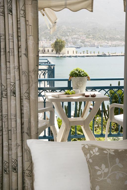Drossinos Studios Poros Town Bagian luar foto